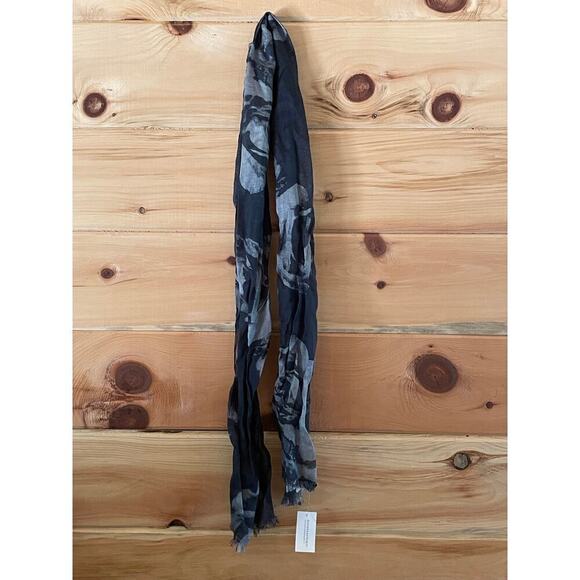 NWT! Banana Republic Floral Black/Grey Scarf. Silk & wool blend. - Picture 3 of 4